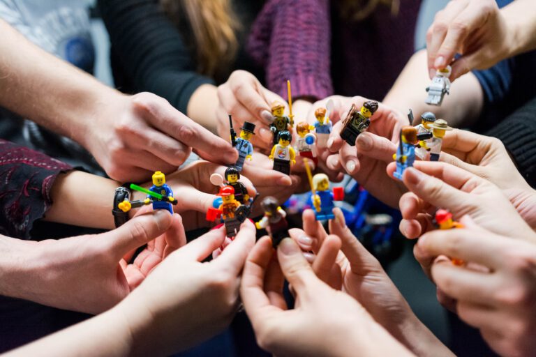 Teambuilding: Hoe leuke activiteiten jouw team kunnen motiveren